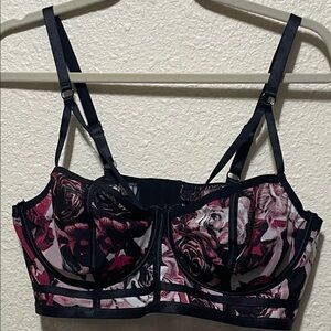 Torrid Curve Longline Black And Red Floral Bra. Good Condition. Torrid Size 2.